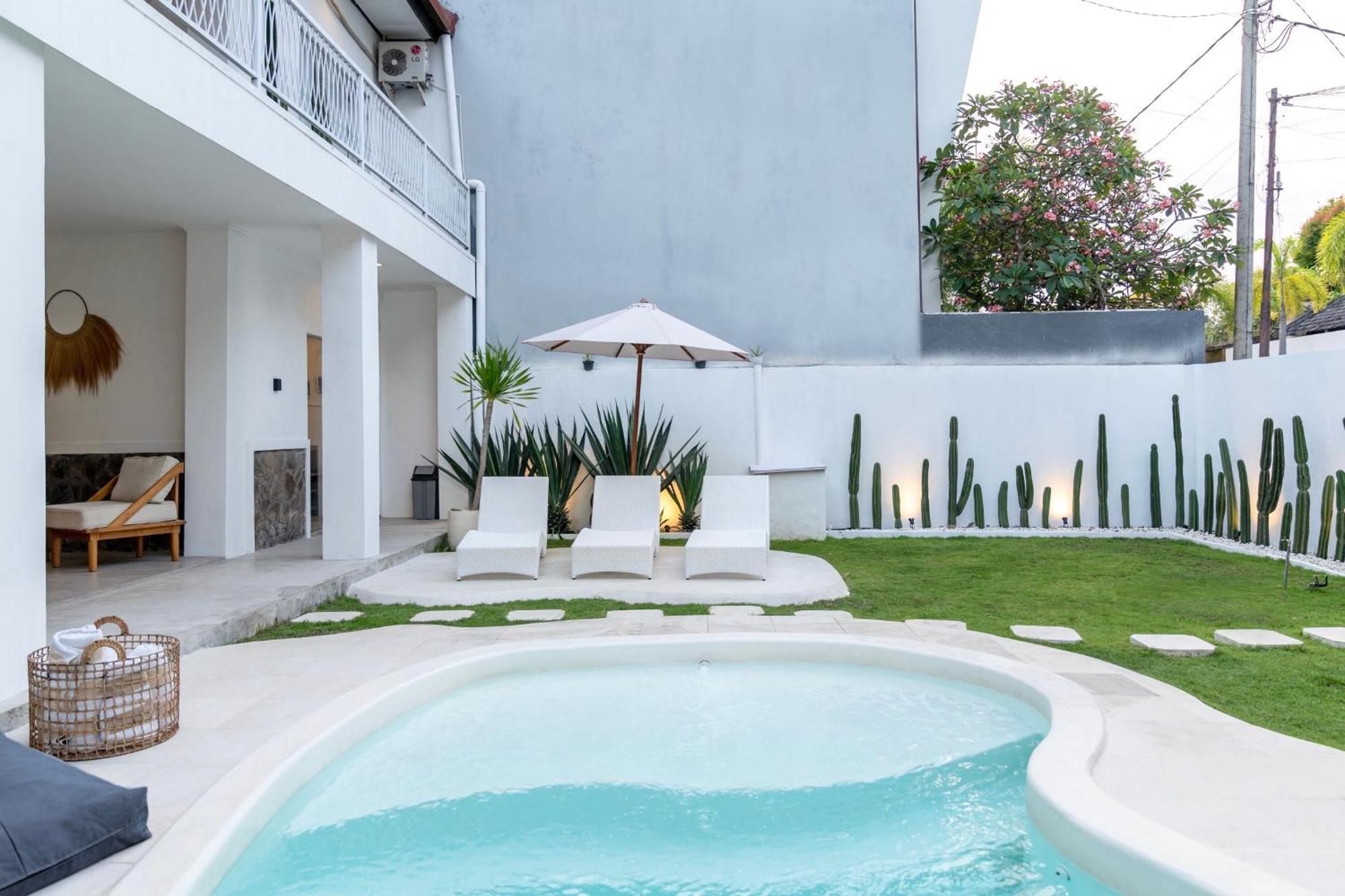Casa De Lupe 5 Bedroom Villa In Kerobokan Семиньяк Экстерьер фото