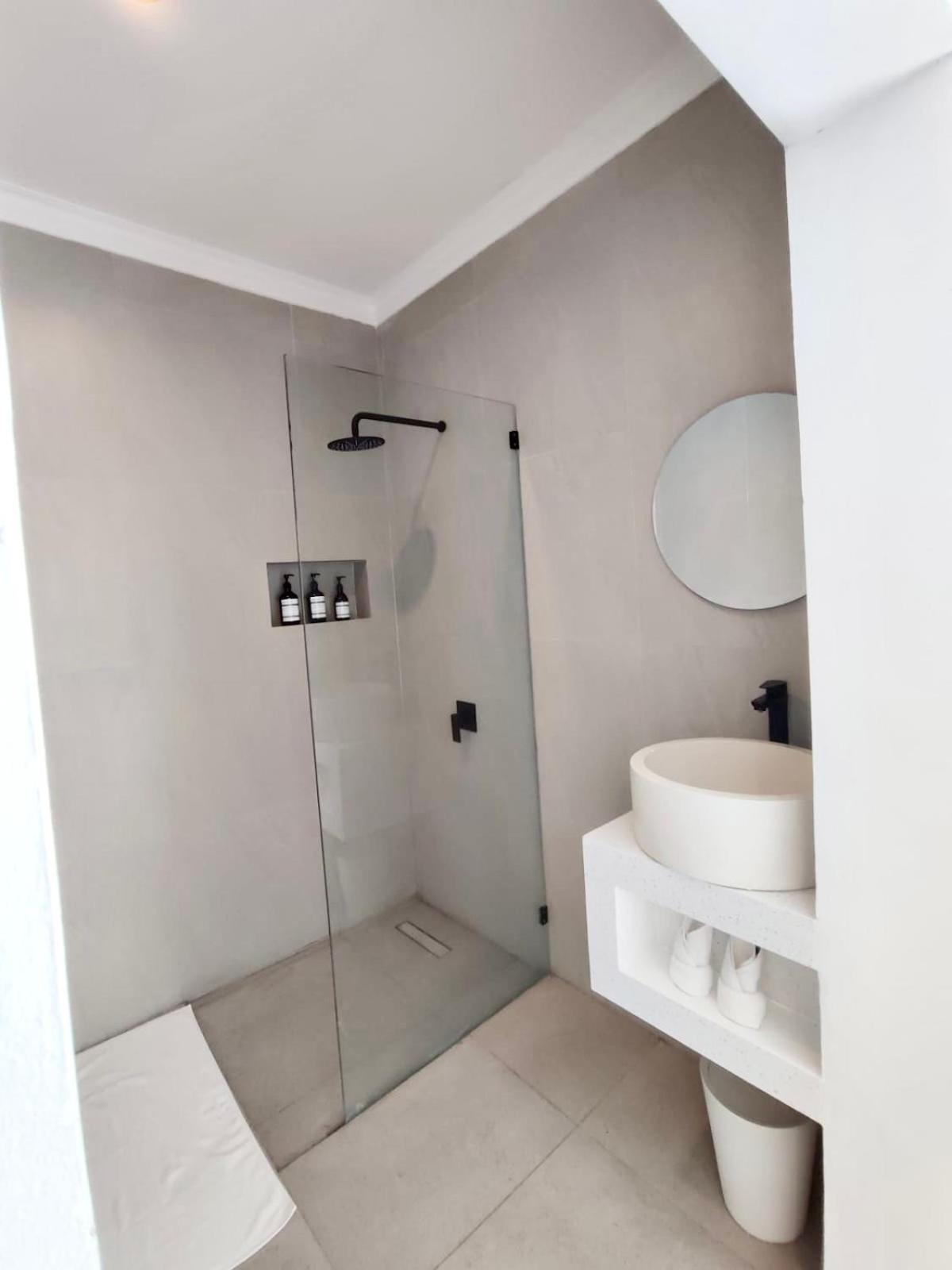 Casa De Lupe 5 Bedroom Villa In Kerobokan Семиньяк Экстерьер фото