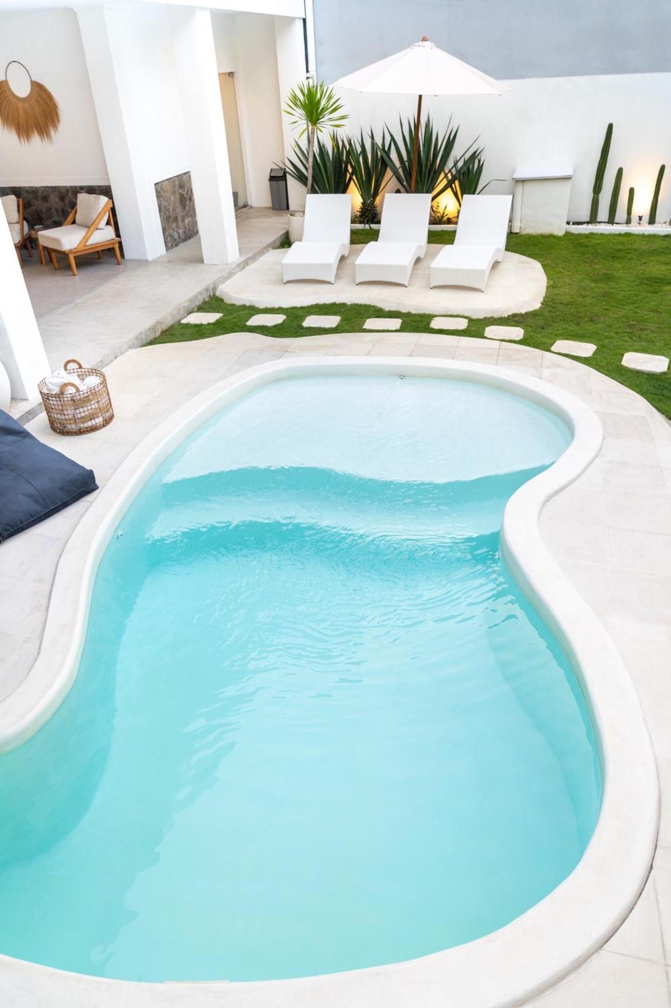 Casa De Lupe 5 Bedroom Villa In Kerobokan Семиньяк Экстерьер фото